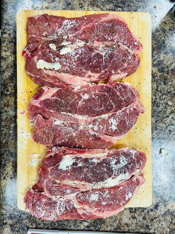 Steak cooked with friends