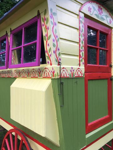 Gypsy vardo detail 1