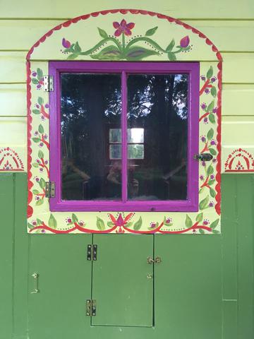 Gypsy vardo detail 3